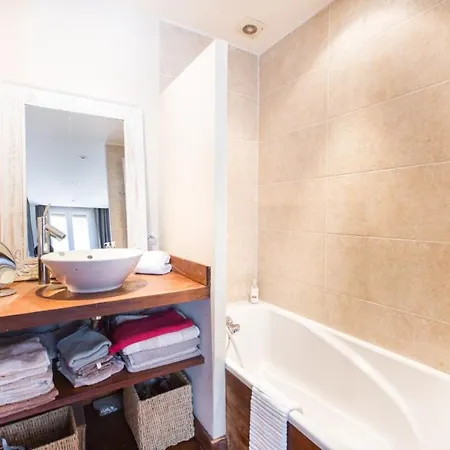 Daire Nice Apartment Near Champs-Elysees Ternes *